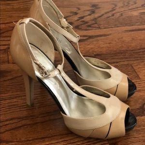 Guess pumps